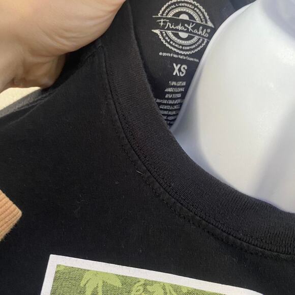 Black frida kahlo crewneck top - Picture 3 of 3